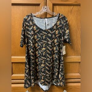 NWT! LuLaRoe Women “Perfect T” Short Sleeve Tshirt XS Black w/ Feather Print